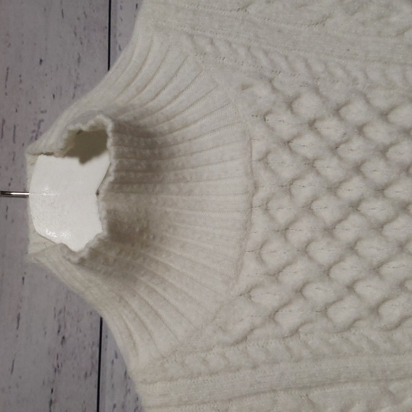 Lyla & Luxe Sweater - Picture 4 of 8